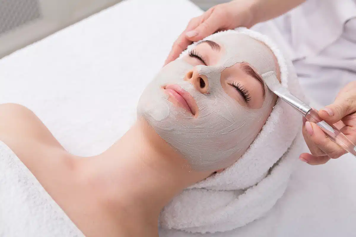 Woman gets face mask at a spa